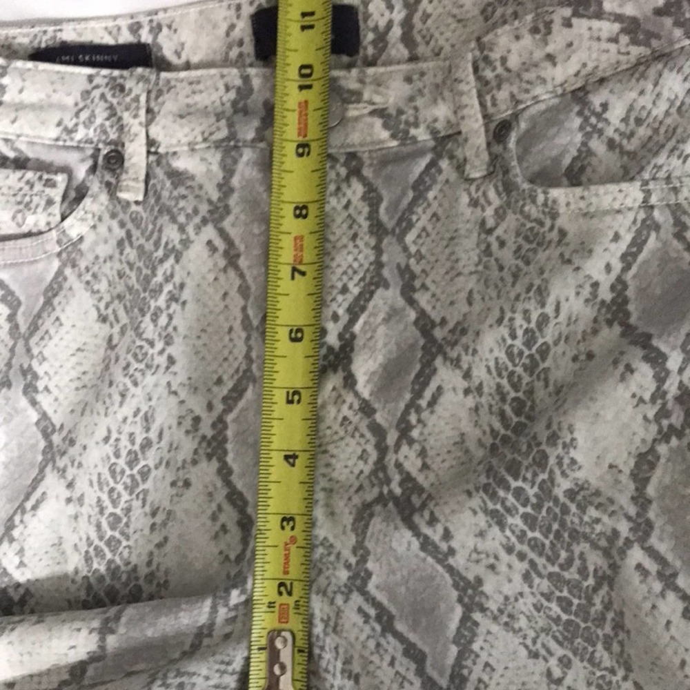 NYDJ Ami Snake Print Tailored Jeans in Diamondback Vanilla size 8 - Picture 6 of 9